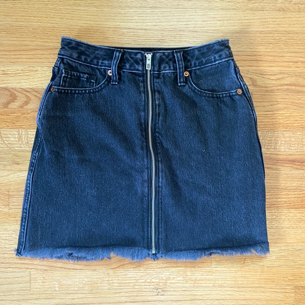 Abercrombie black zip up denim skirt, size 0